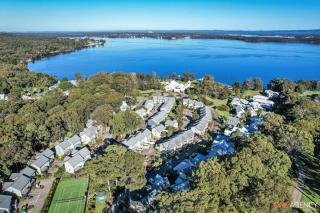 Stay At Raffertys Resort - Swansea - 0