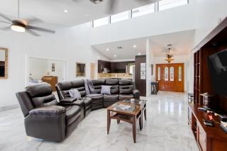 Marble House in Lauderdale Harbours - 9