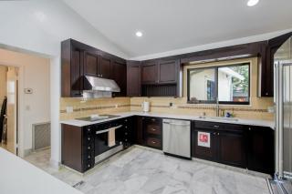 Marble House in Lauderdale Harbours - 1