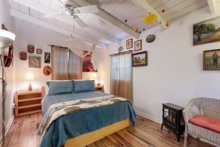 The Collector's Hideaway - Burnet - 1