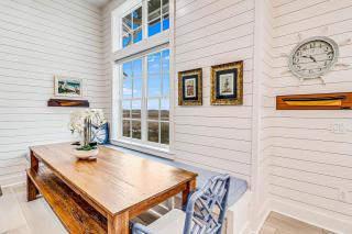 Commodore’s Hideout - 1