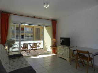 Appartement T2 avec Terrasse, 150m Plage, Parking Privatif – Bormes-les-Mimosas - FR-1-251-740 - 2