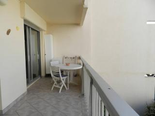 Studio avec terrasse, parking privatif et proche plage - Le Lavandou - FR-1-251-772 - 8