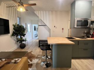 Chic 2 Bedroom with Parking - 8