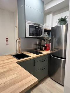 Chic 2 Bedroom with Parking - 6