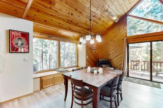 Hot Tub Hideaway - Dorrington - 4