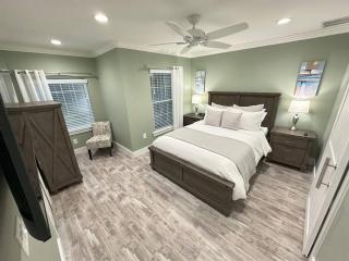 Mickeys Waterside - Gorgeous Waterside Southeast Facing 9BR Pool & Hot Tub BBQ Cinema RM 2 miles to Disney - Orlando - 1