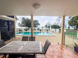La Riviera One Coastal Life Style Two Bedroom - South Mission Beach - 9
