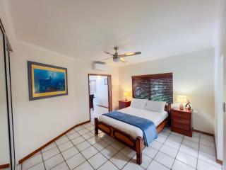 La Riviera One Coastal Life Style Two Bedroom - South Mission Beach - 3