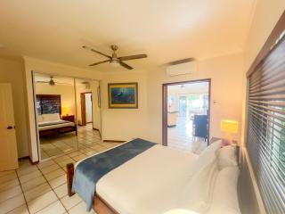 La Riviera One Coastal Life Style Two Bedroom - South Mission Beach - 2