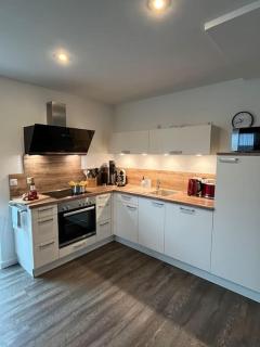 Exklusives Ferienhaus am See mit Hund, Sauna, Garten, 140qm - Krakow am See - 4