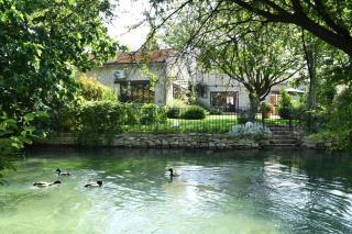 Profitez de la quiétude en bord de rivière, à 5 min du centre ville - LʼIsle-sur-la-Sorgue - 0
