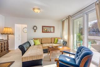 West Oasis With Terrace - Happy Rentals - 9