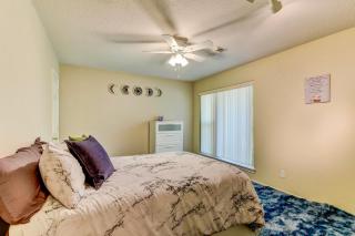 Riverside country retreat with easy access to all that Houston has to offer - - 2