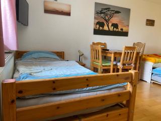 Ferienzimmer Oelhaf Zimmer in Gelb Self Check-In mit Key-Tresore - 9