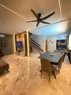 LYL Jaccuzi Private Pool House - 16PAX - Ipoh - 1