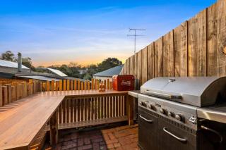 Beachside Weekender Retreat with Spa sleeps 11-13 - 7