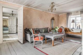 Large Stylish Charming House With Big Garden - Eskilstuna - 8