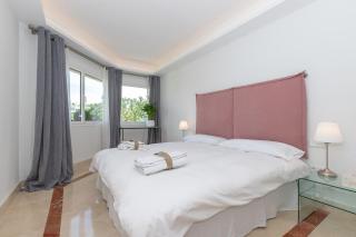 Lujoso Apartamento con piscina en Paseo Maritimo Marbella - 2