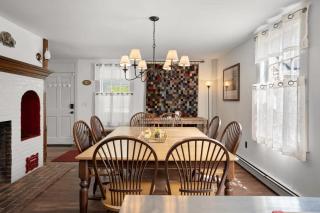 Federal on Exeter Circa 1805 Sleeps 8 - Exeter - 0