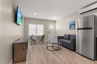 Steps to Beach Fully Renovated Sleeps 6 - Hampton - 1