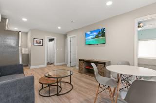 Steps to Beach Fully Renovated Sleeps 6 - Hampton - 3