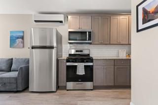 Steps to Beach Fully Renovated Sleeps 6 - Hampton - 5