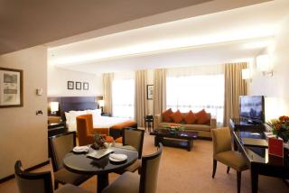 Ramada Plaza by Wyndham Beirut Raouche - Beirut - 1