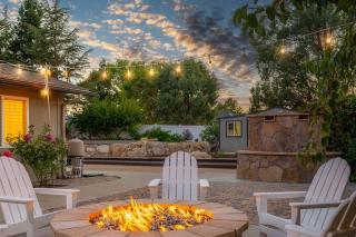 Casteel - 4,500 sq-ft retreat with a pool and hot tub in the middle of wine country! - Templeton - 8