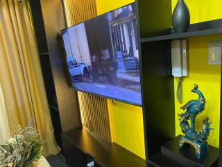 Laugh and Lounge 2 Bedroom Luxury Condo Air residence Makati - 3