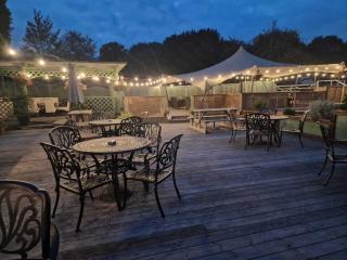 The Squirrel Inn - Compton - 1