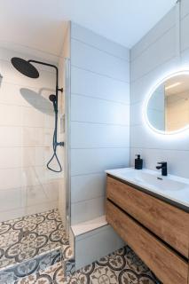 500m tram: 2 bedrooms - fiber wifi - comfort + - 5