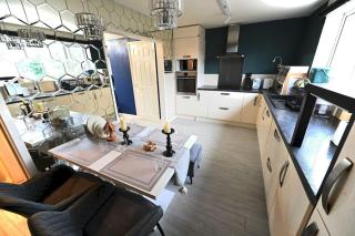 Stylish home in Warwick with parking & EV charger - Warwick - 1