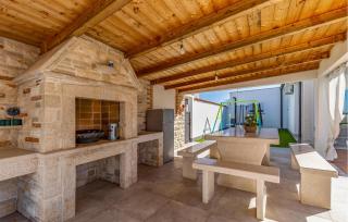 Amazing Home In Galizana - Galižana - 3