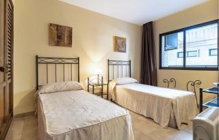 Gorgeous Apartment In Fuengirola - Fuengirola - 4