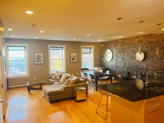 Boston North end Harbor View condo. FREE PARKING - 4