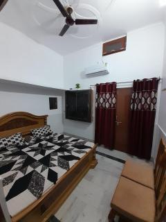 Shyam Homestay with Ground Floor Comforts - Ayodhya - 3