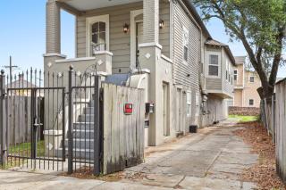 3BD HOME STEPS TO SAINT CHARLES Gated Parking - New Orleans - 6