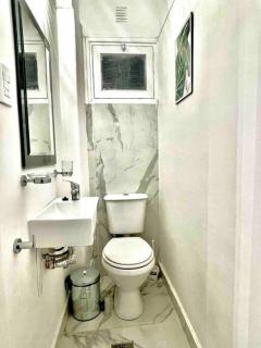 Dpto ubicacion perfecta cuatro habitaciones tres baños en calle caseros, renovado y remodelado - Salta - 2