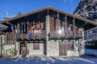 Modest & Cheap Tavern for a Spartan Retreat - Courmayeur - 1