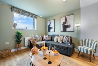 Luxury 1-Bedroom Stylish & Cosy Apartment, Central Southampton! Stylish abode Sleeps 4, Great Location! - by Blue Puffin Stays - 3