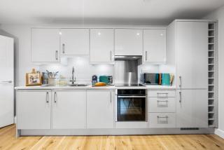 Luxury 1-Bedroom Stylish & Cosy Apartment, Central Southampton! Stylish abode Sleeps 4, Great Location! - by Blue Puffin Stays - 1