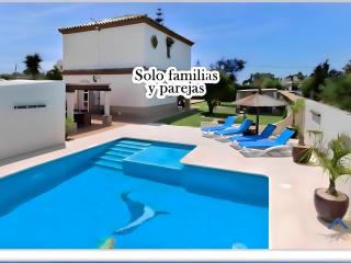 Villa Encantadora y Espaciosa Piscina Privada y Terraza Exclusivas para Familias - Conil de la Frontera - 0