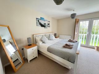 Cerney House, Windrush Lake, Cotswold Water Park - 6