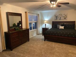 Lush, spacious 5-bdr near attrns - San Antonio - 8