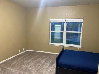Lush, spacious 5-bdr near attrns - San Antonio - 1