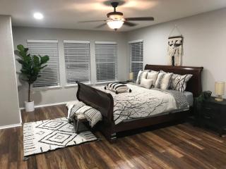 Luxury 4 BR home with Pool near attractions (Cobbl.) - Helotes - 4