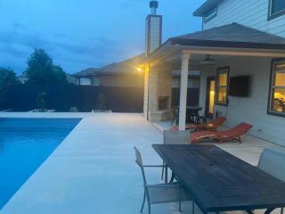 Lxry 4 BR Bckyd, Pool, Hot Tub near attrctns (Tal.) - Helotes - 8