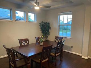 Lxry 4 BR Bckyd, Pool, Hot Tub near attrctns (Tal.) - Helotes - 4