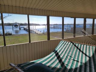 Waterfront home with Private Dock and swimming area, large fenced backyard - Cedar Point - 8
